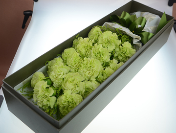 青岛胶州鲜花速递 母亲节鲜花礼盒 绿色康乃馨花束礼盒 高档礼盒