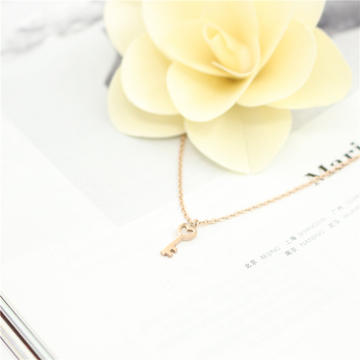 韩国爱心形项链 女钥匙锁骨链简约吊坠短款镀18K玫瑰金时尚配饰品