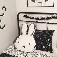 ins家居同款兔子抱枕靠垫奶瓶狗儿童床沙发飘窗房间装饰拍照道具
