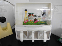 厨房用品调料盒 带勺调料罐塑料 调味盒翻盖四格调味瓶调味罐