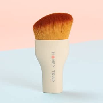 韩国HONEY TRAP赫妮特多角粉底刷轮廓曲线弧度粉BB霜裸妆化妆刷