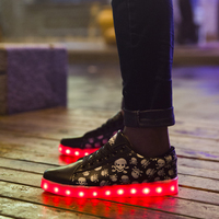 2017年新款情侣骷髅头发光鞋时尚荧光男女鞋子LED灯USB充电7色鞋