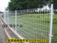 厂家直销道路护栏马路围栏公路围墙铁丝网草坪隔离绿化带防护